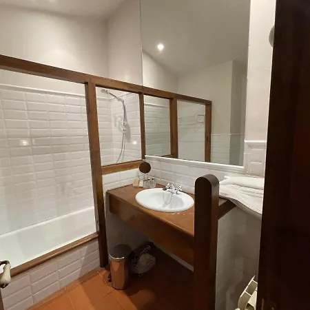 Hotel Rectoral De Cines Oza de los Ríos