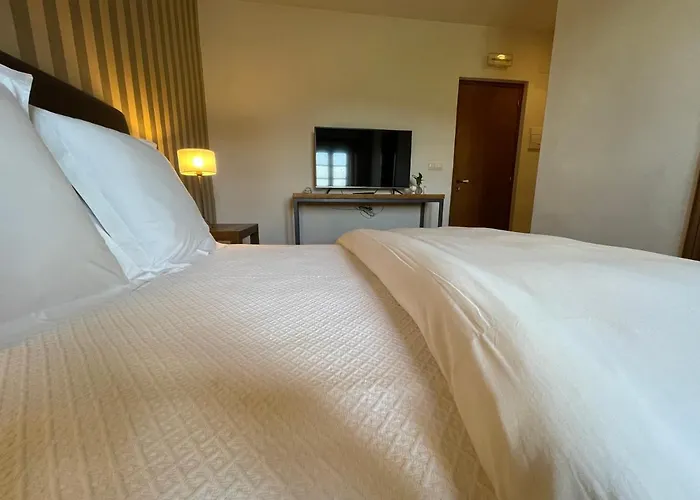 Hotel Rectoral De Cines Oza de los Ríos