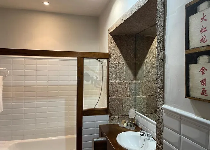 Rectoral De Cines Hotel Oza de los Ríos