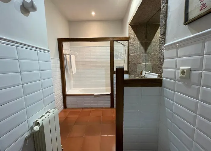 Rectoral De Cines Hotel Oza de los Ríos