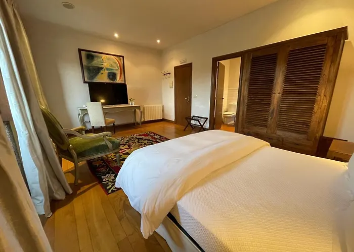 Rectoral De Cines Hotel Oza de los Ríos